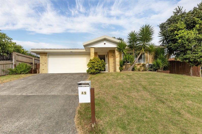 49 Castlefinn Drive, Weymouth, Auckland - Carousel 1