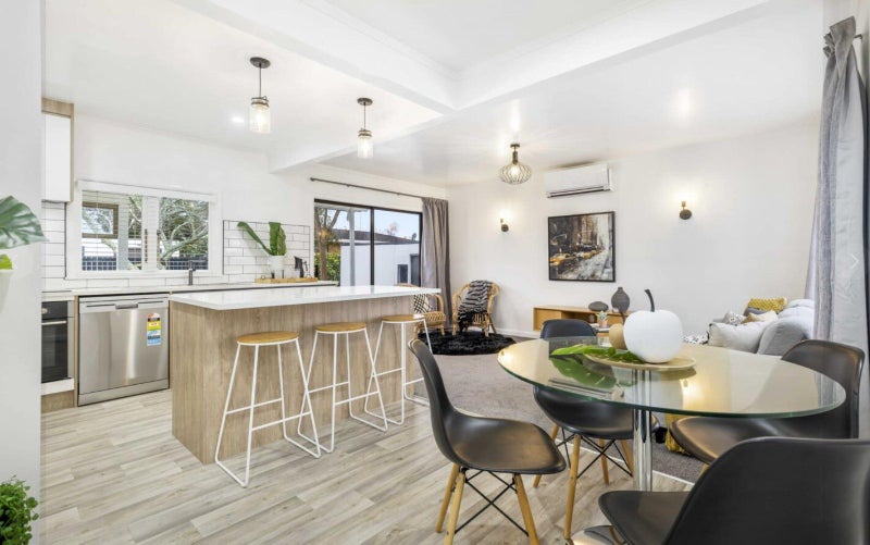 67 Brookfield Street, Hamilton East, Hamilton - Carousel 2