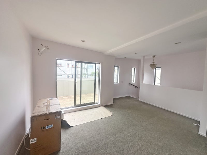 63B/21 Hunters Park Drive, Three Kings, Auckland - Carousel 1