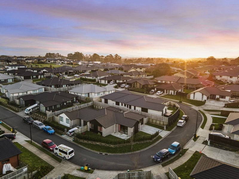 2/8 Bostonkip Crescent, Fitzroy, Hamilton - Carousel 21