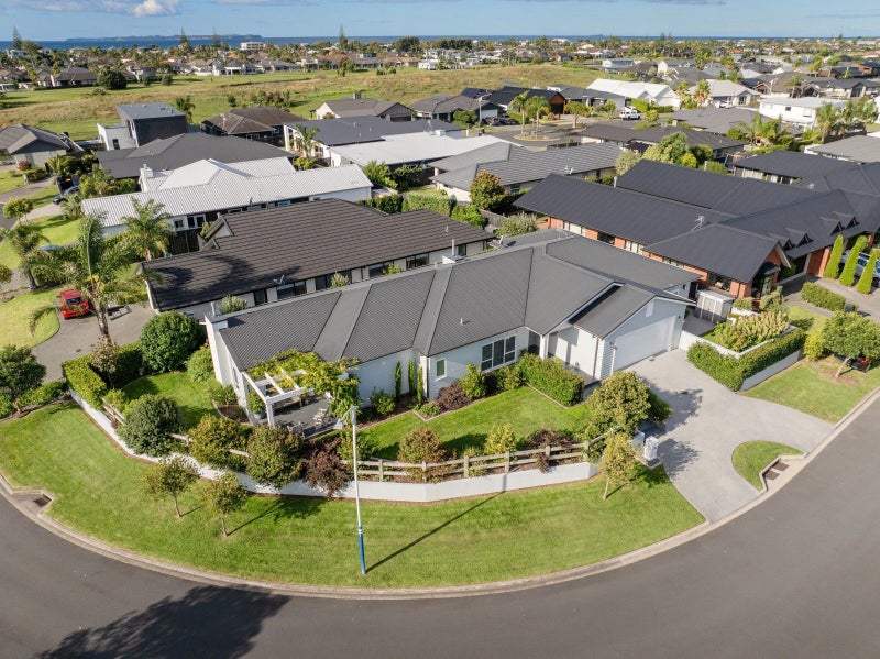 18 Montia Close, Papamoa Beach, Papamoa - Carousel 1