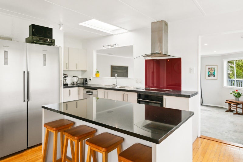 36 Lynda Avenue, Paparangi, Wellington - Carousel 2