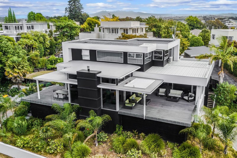 133 Lake Crescent, Hamilton Lake, Hamilton - Carousel 1