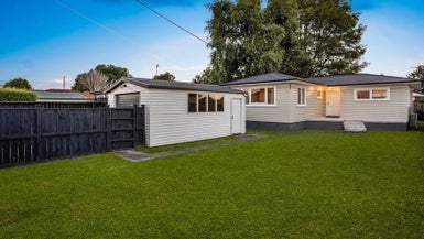 2 Hikurangi Street, Te Atatu Peninsula, Auckland - Carousel 1