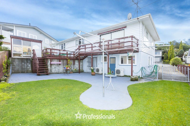27 Sunnyview Drive, Brown Owl, Upper Hutt - Carousel 1