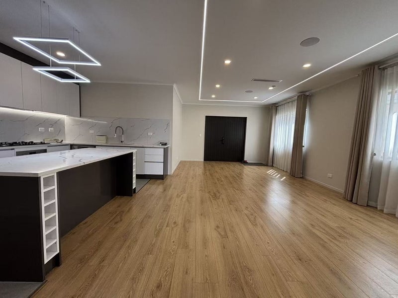 11 Uru Drive, Flat Bush, Auckland - Carousel 1