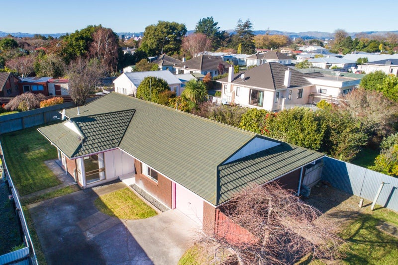 18 Westmere Place, Takaro, Palmerston North - Carousel 1