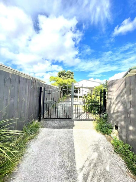 2/26 Zelda Avenue, Clover Park, Auckland - Carousel 2