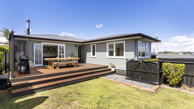 1/10 Bledisloe Street, Howick, Auckland - Carousel 1