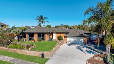 3A Araminta Place, Beachlands, Auckland - Carousel 1