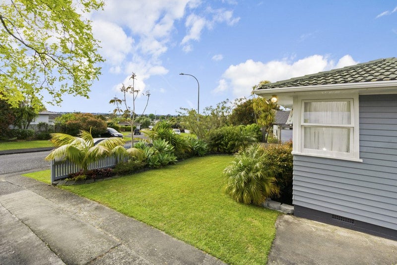 13 Prior Place, Glendene, Auckland - Carousel 2