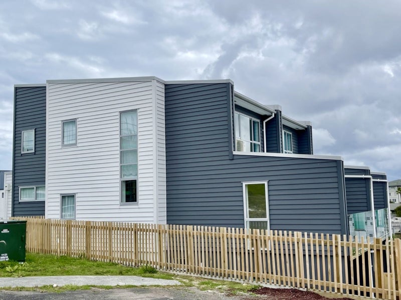 10/10 Vinifera Place, Fairview Heights, Auckland - Carousel 2