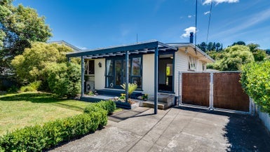 10 Shirley Place, Bay View, Napier - Carousel 1