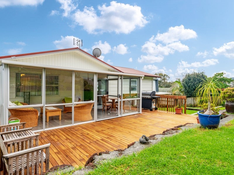 11 Earls Place, Onerahi, Whangarei - Carousel 1