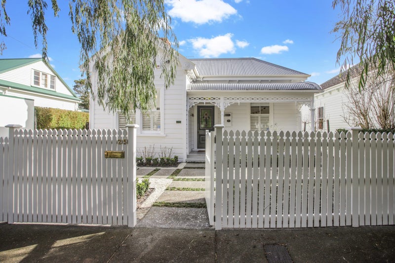 25 Kowhai Street, Mount Eden, Auckland - Carousel 1