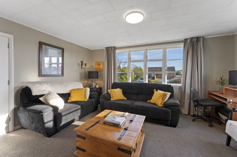 21 Avro Crescent, Hornby, Christchurch - Carousel 2