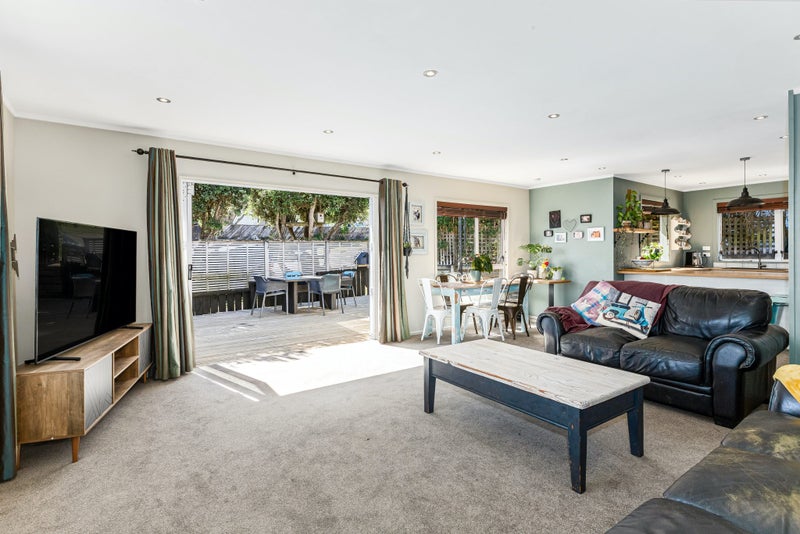 22 Adventure Drive, Whitby, Porirua - Carousel 2