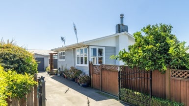 16 Clarence Cox Crescent, Pirimai, Napier - Carousel 1