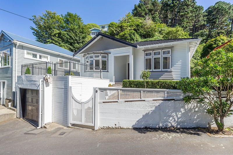 9 Adams Terrace, Aro Valley, Wellington - Carousel 1