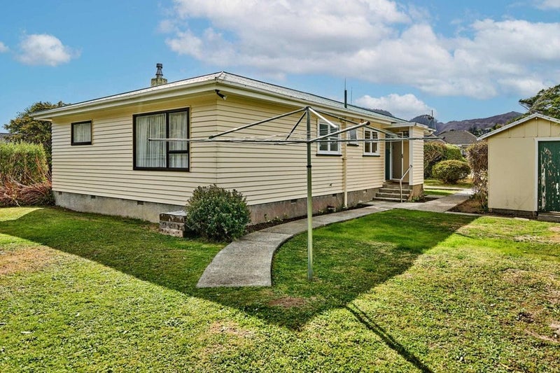 4 Mclellan Street, Tawa, Wellington - Carousel 2