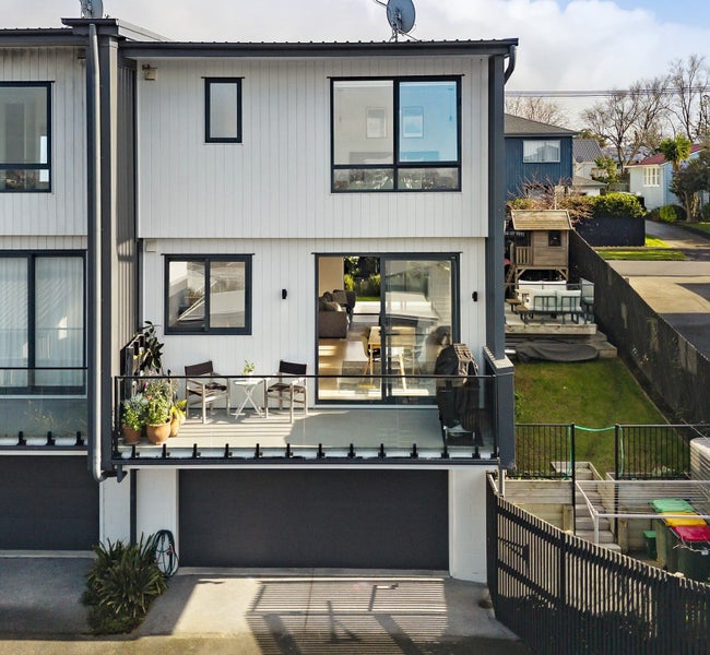 8 Lyndhurst Street, Wai o Taiki Bay, Auckland - Carousel 2