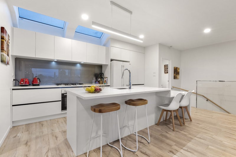 5A Holland Avenue, Point England, Auckland - Carousel 2