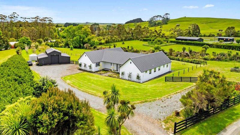 245 Muriwai Valley Road, Waimauku - Carousel 1