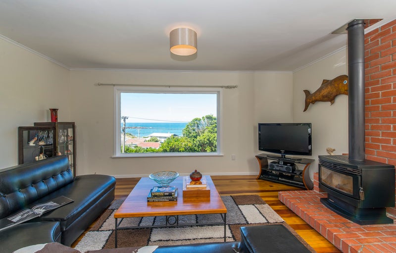 6 Cave Road, Houghton Bay, Wellington - Carousel 2