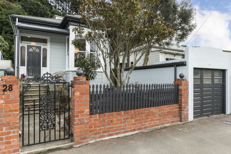 28 Derwent Street, Island Bay, Wellington - Carousel 1