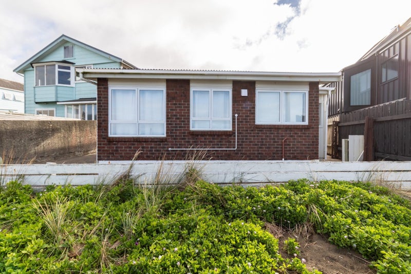 1/10 Lyall Parade, Lyall Bay, Wellington - Carousel 17