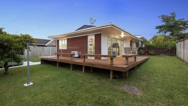 2/162 Pigeon Mountain Road, Half Moon Bay, Auckland - Carousel 1