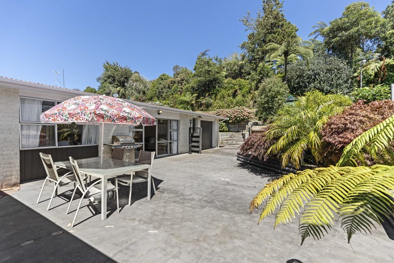 2/12 AMBURY PL, Merrilands, New Plymouth - Carousel 1