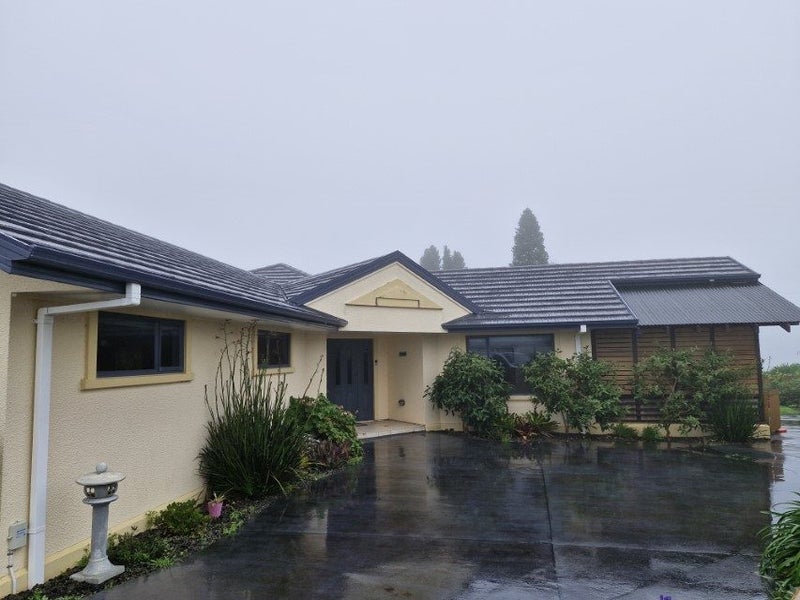 11 Royal Heights, Glen Avon, New Plymouth - Carousel 1