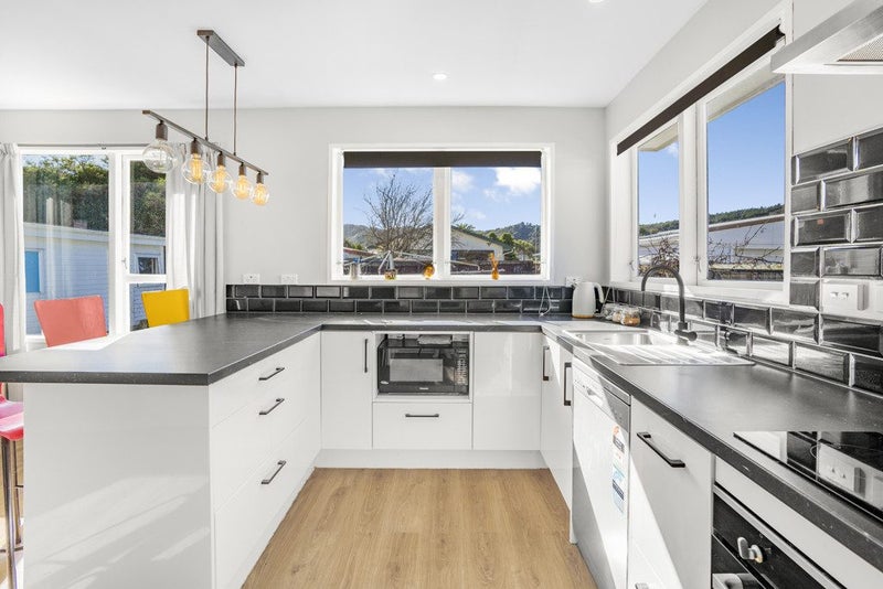 6 Kawatiri Grove, Wainuiomata, Lower Hutt - Carousel 1