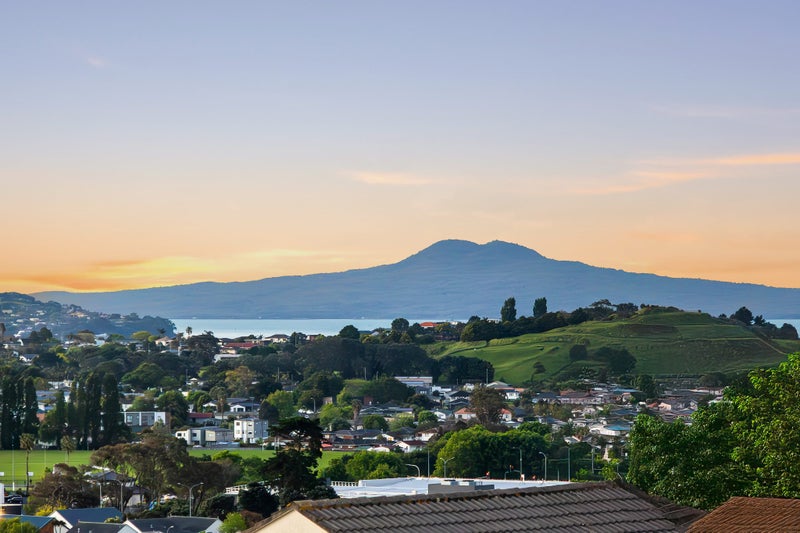 22 McCahill Views, Botany Downs, Auckland - Carousel 1