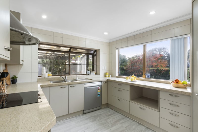 13 Honey Place, Weymouth, Auckland - Carousel 2