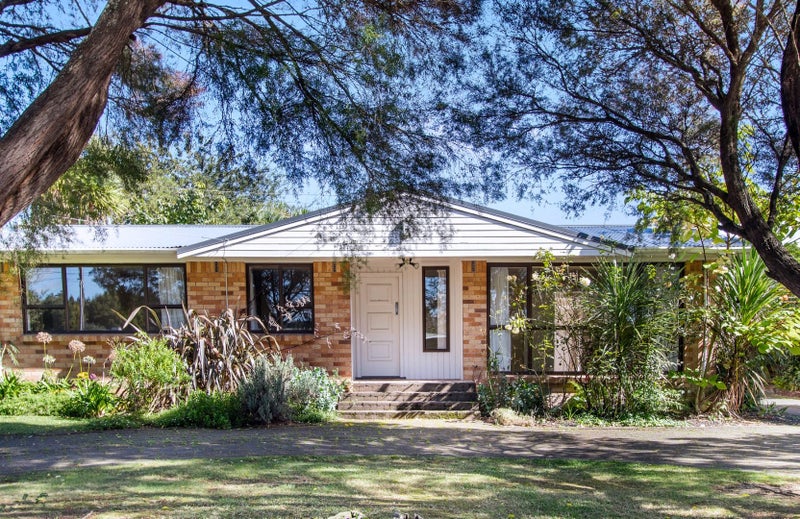 4 Winstone Avenue, Chartwell, Hamilton - Carousel 1