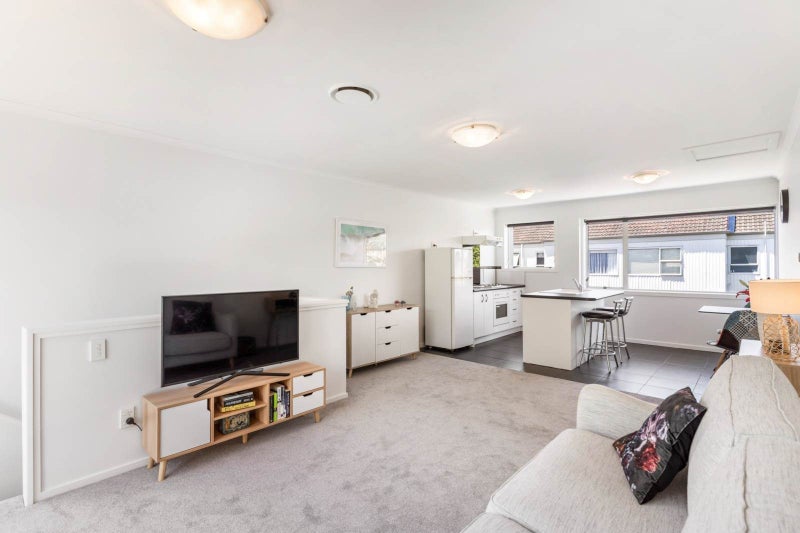 2/25 Inverness Road, Browns Bay, Auckland - Carousel 2