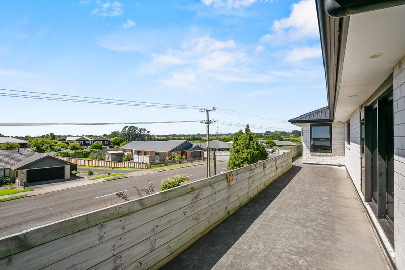 3F Honeyfield Drive, Whalers Gate, New Plymouth - Carousel 17