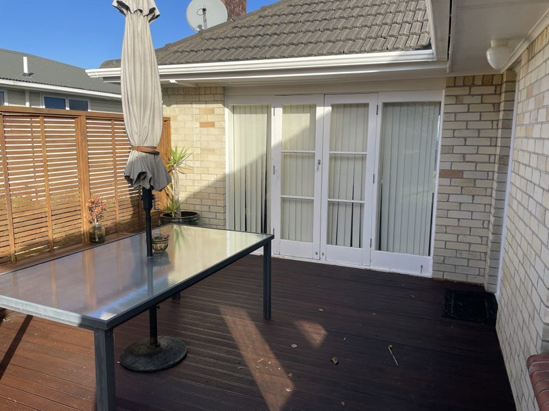 11 Colonial Road, Chatswood, Auckland - Carousel 2