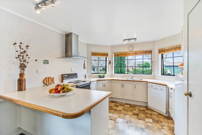 35 Evanda Crescent, Conifer Grove, Takanini - Carousel 2
