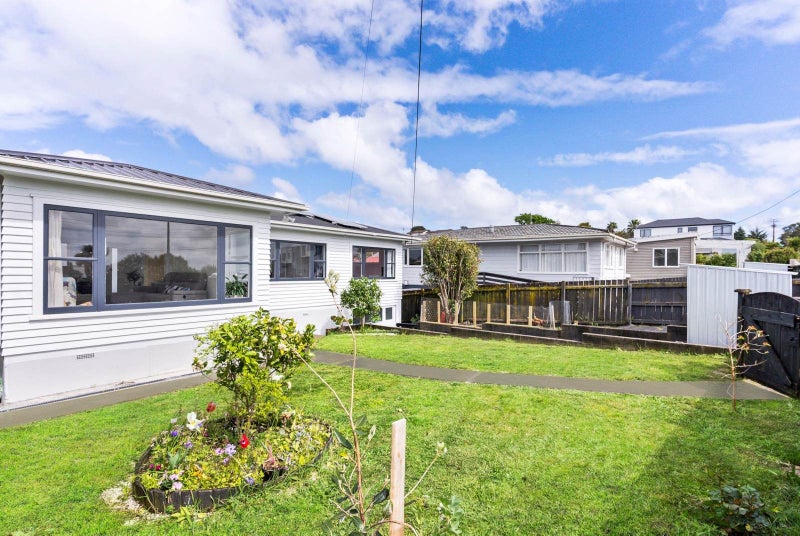 692 East Coast Road, Pinehill, Auckland - Carousel 2