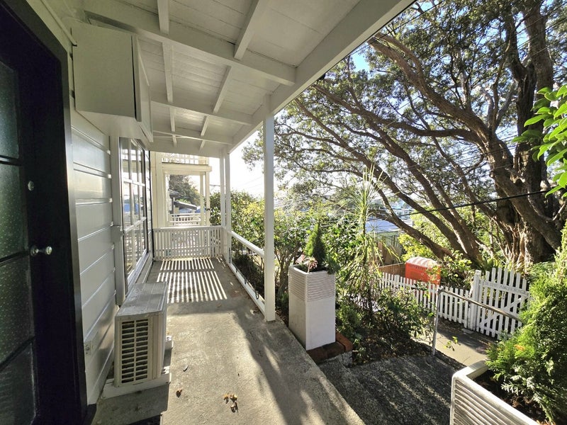 35 Patanga Crescent, Thorndon, Wellington - Carousel 2