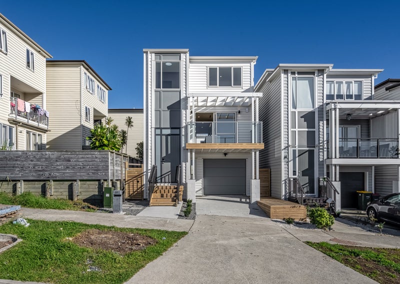 39 Adamson Road, Flat Bush, Auckland - Carousel 1