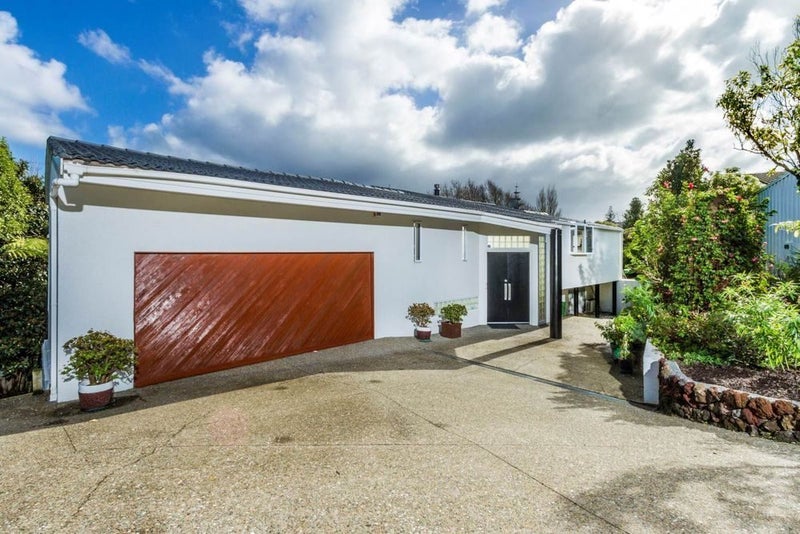 4 Whitby Crescent, Mairangi Bay, Auckland - Carousel 1