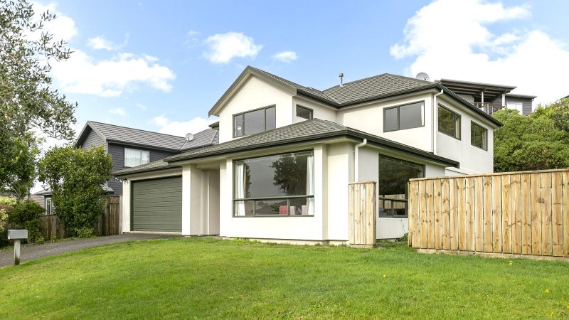 9 Aspiring Terrace, Aotea, Porirua - Carousel 1