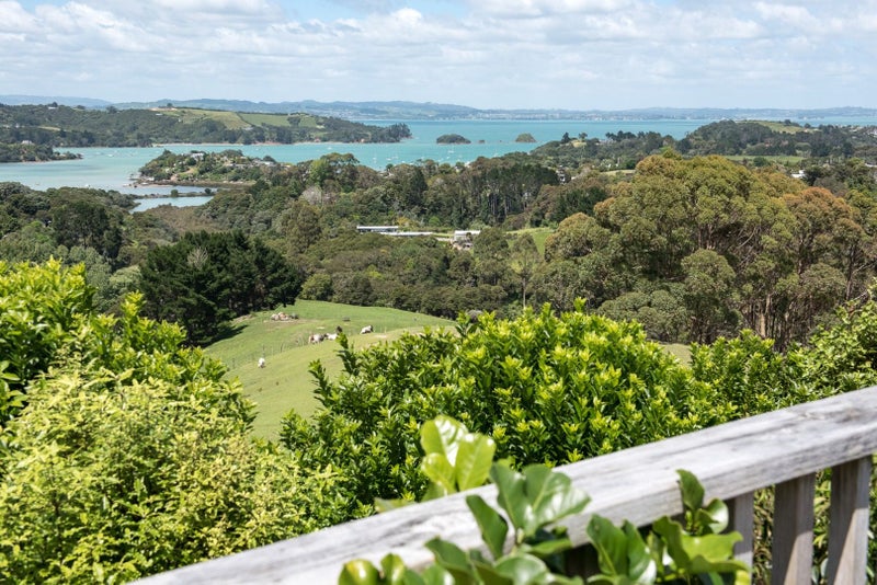27 Junction Road, Oneroa, Waiheke Island - Carousel 1