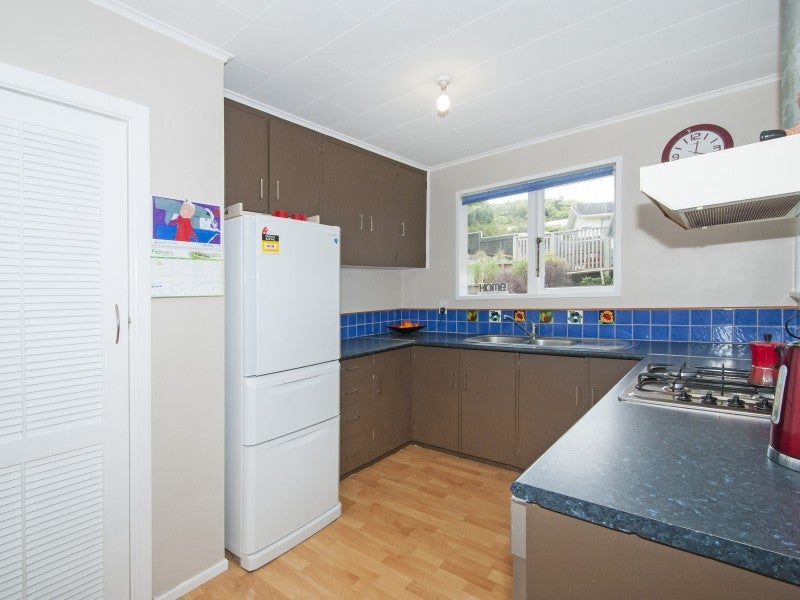 6 Christchurch Crescent, Kelson, Lower Hutt - Carousel 2