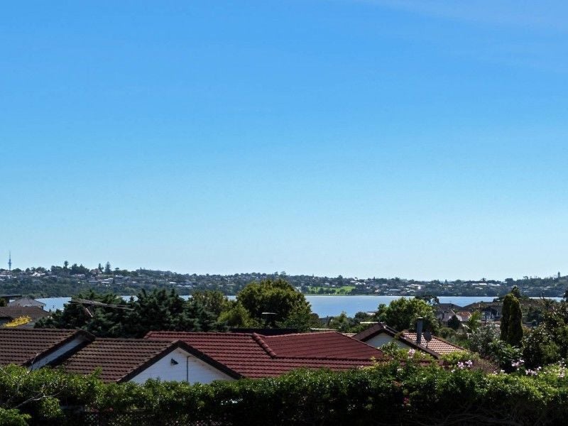 5 Embling Place, Eastern Beach, Auckland - Carousel 2