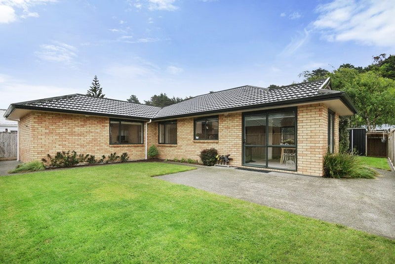 10 Nathan Street, Tawa, Wellington - Carousel 1